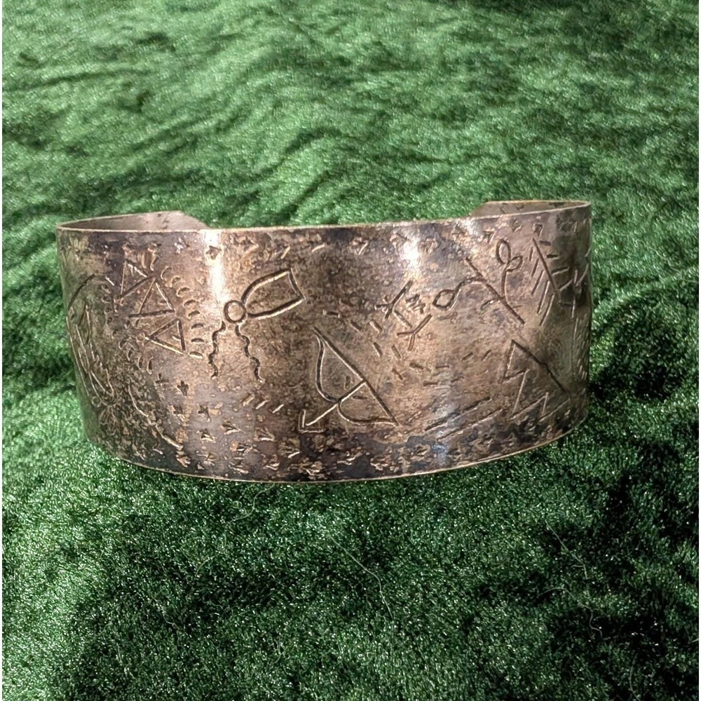 Vintage Southwest Etched Silver Tone Wide Cuff Bracelet Bow Arrow Symbols